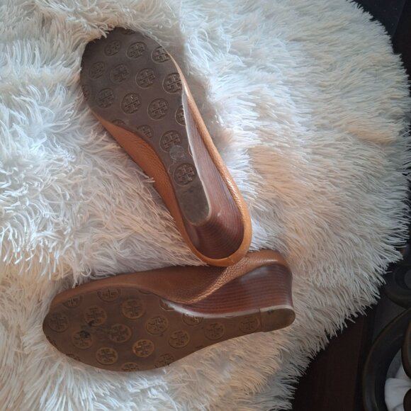 Gorgeous Tory Burch Wedge 9.5 - Picture 3 of 5